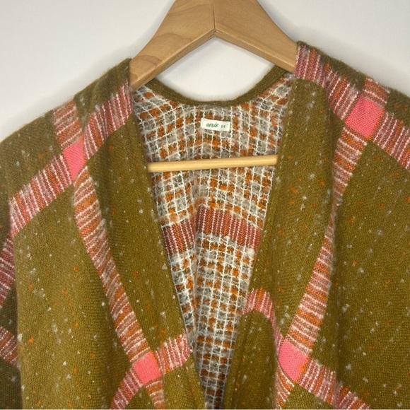 *NWT* Aerie Green, Pink Plaid Poncho/Cape Sweater, One Size, Fringe, Cardigan - Picture 2 of 11
